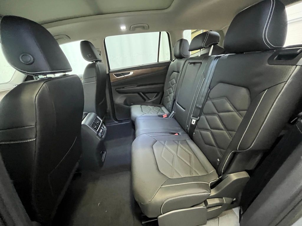 2025 Volkswagen Atlas SE Technology photo 21