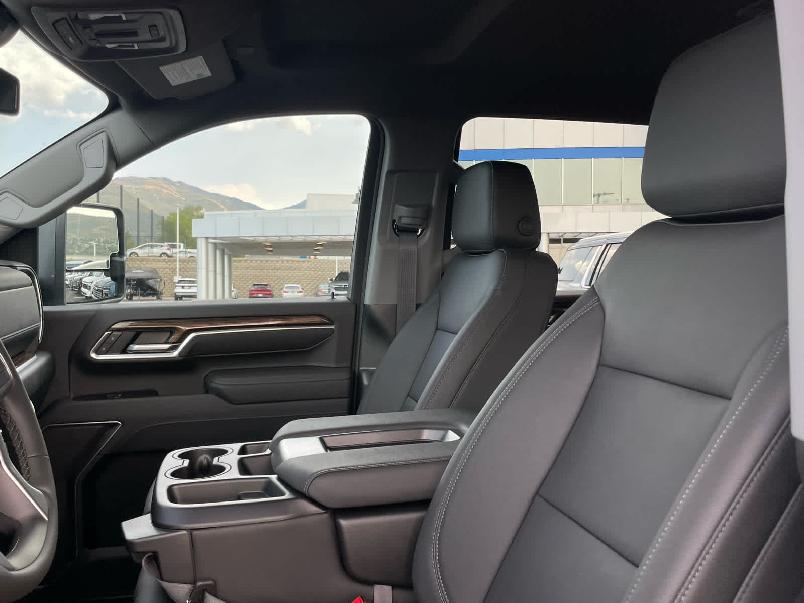 2025 Chevrolet Silverado 3500HD LT photo 24