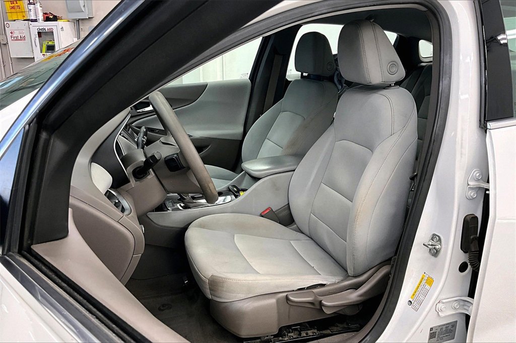 2020 Chevrolet Malibu LS photo 18