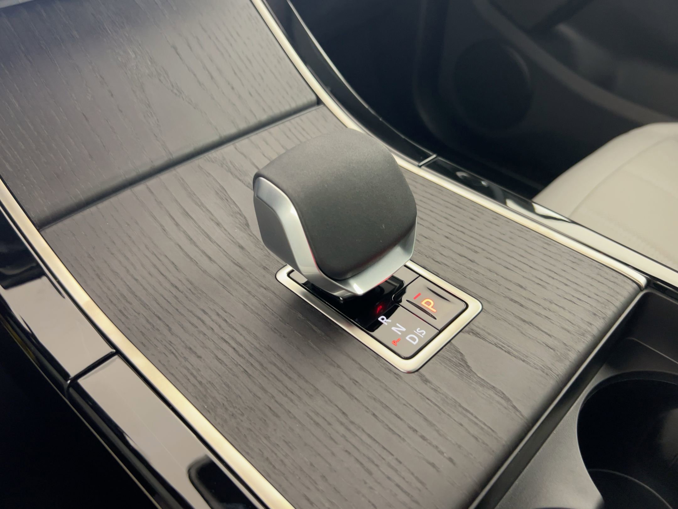 2026 Land Rover Range Rover Evoque S photo 15