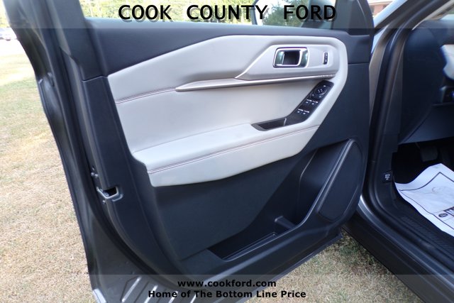 2025 Ford Explorer photo 13
