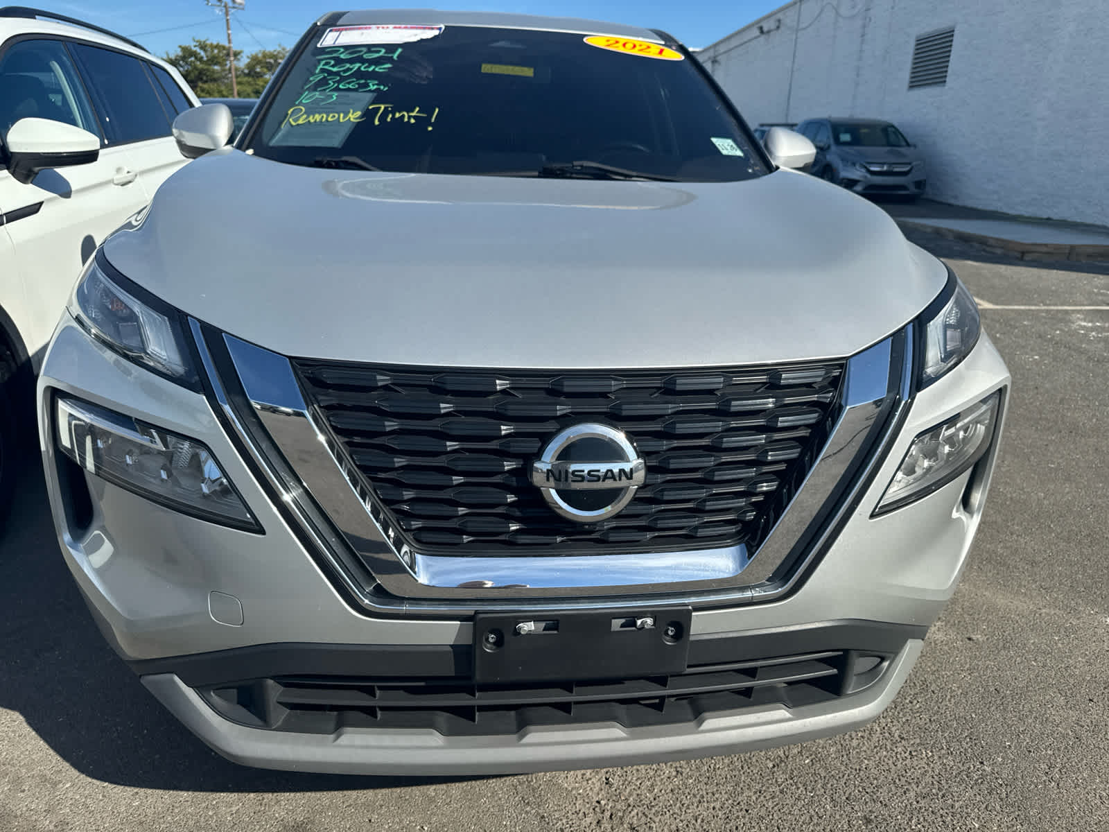 2021 Nissan Rogue SV photo 2