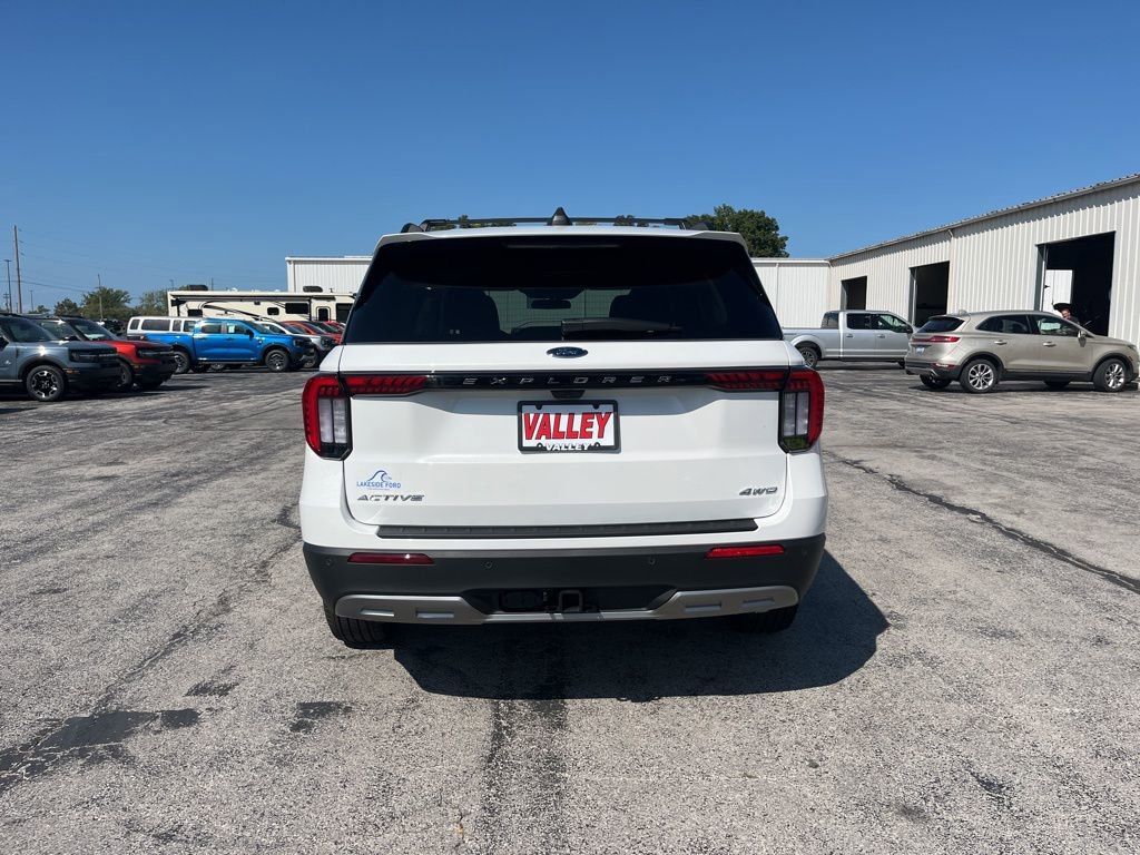 2025 Ford Explorer photo 4