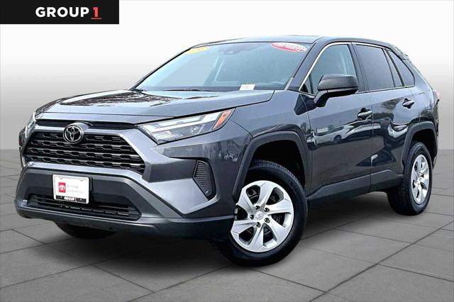 2023 Toyota RAV4 LE's photo