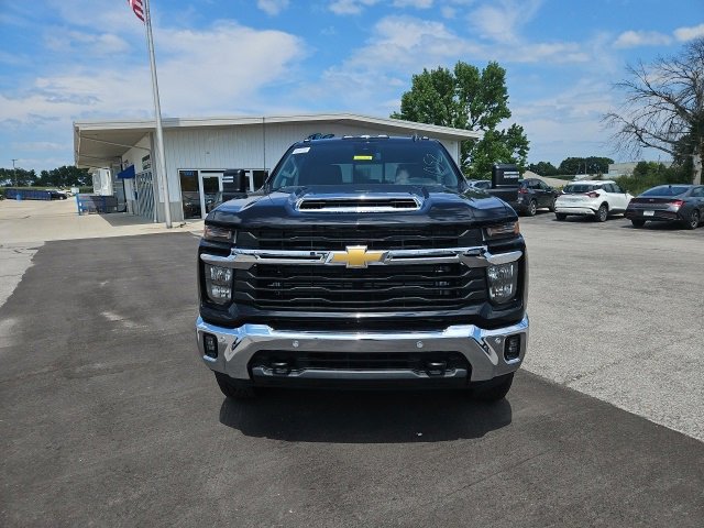 2025 Chevrolet Silverado 2500HD LT photo 3