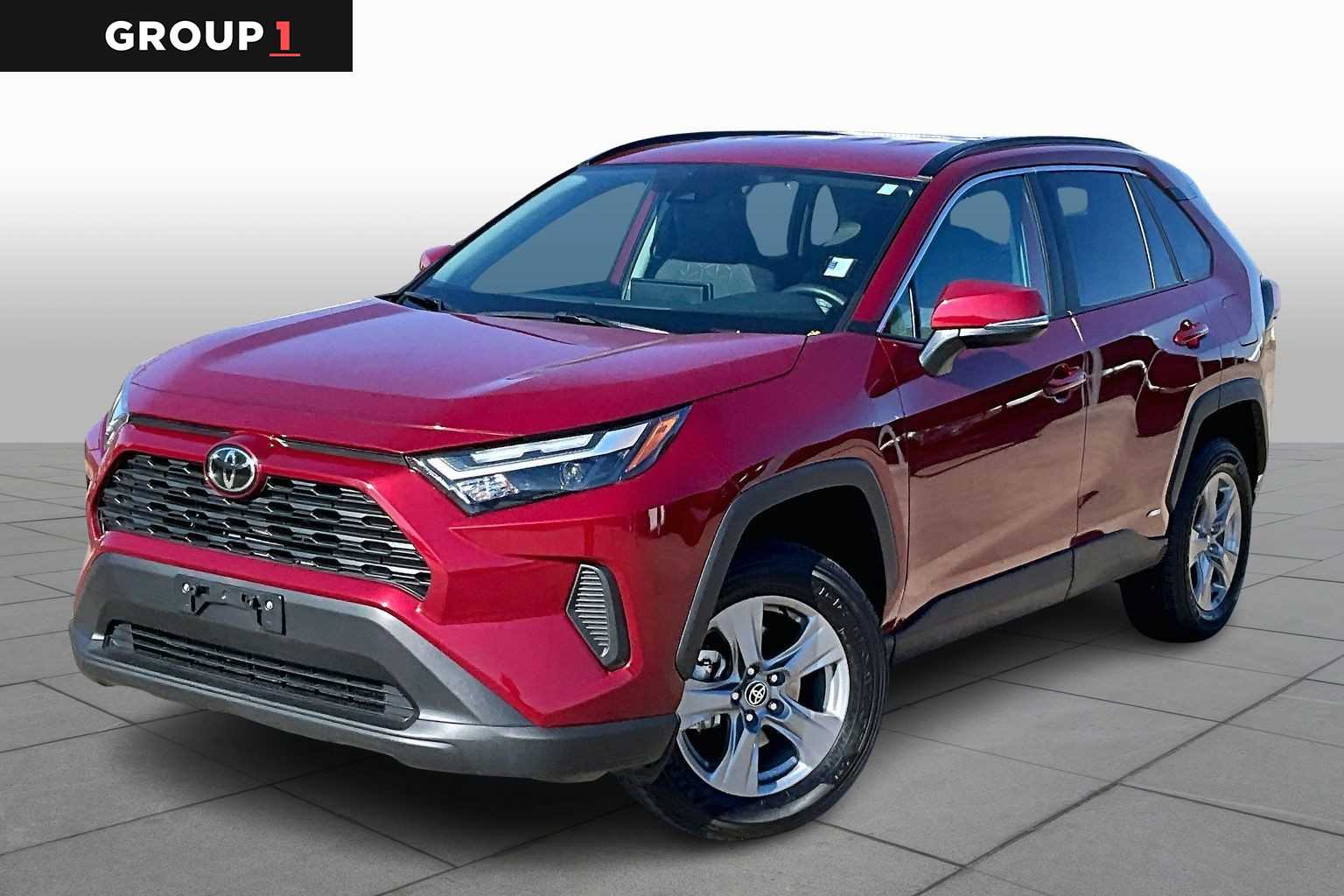2025 Toyota RAV4 XLE's photo