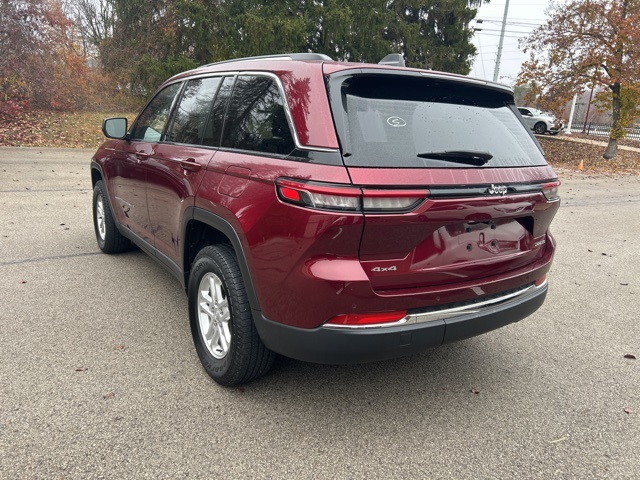 2023 Jeep Grand Cherokee Laredo photo 3