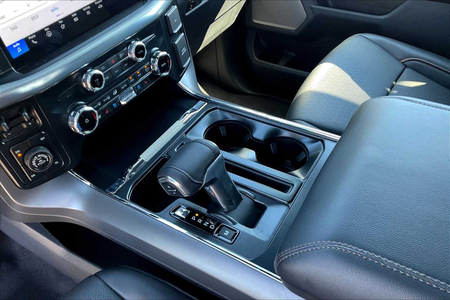 2025 Ford F-150 Lariat photo 7