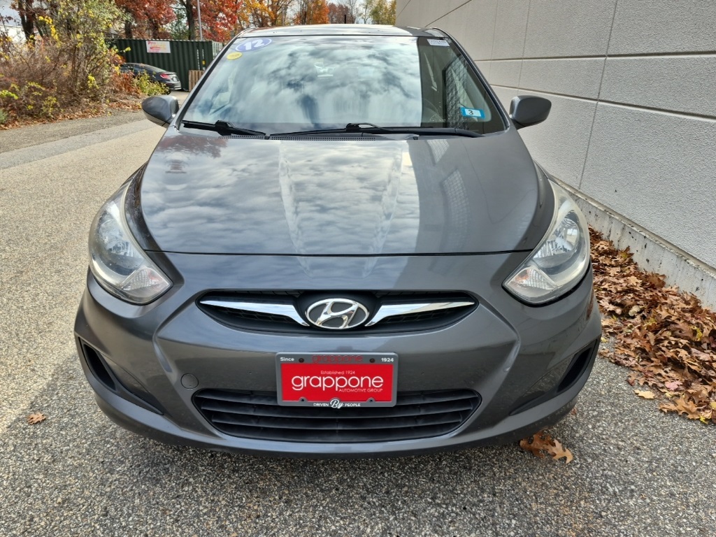2012 Hyundai Accent GS photo 2