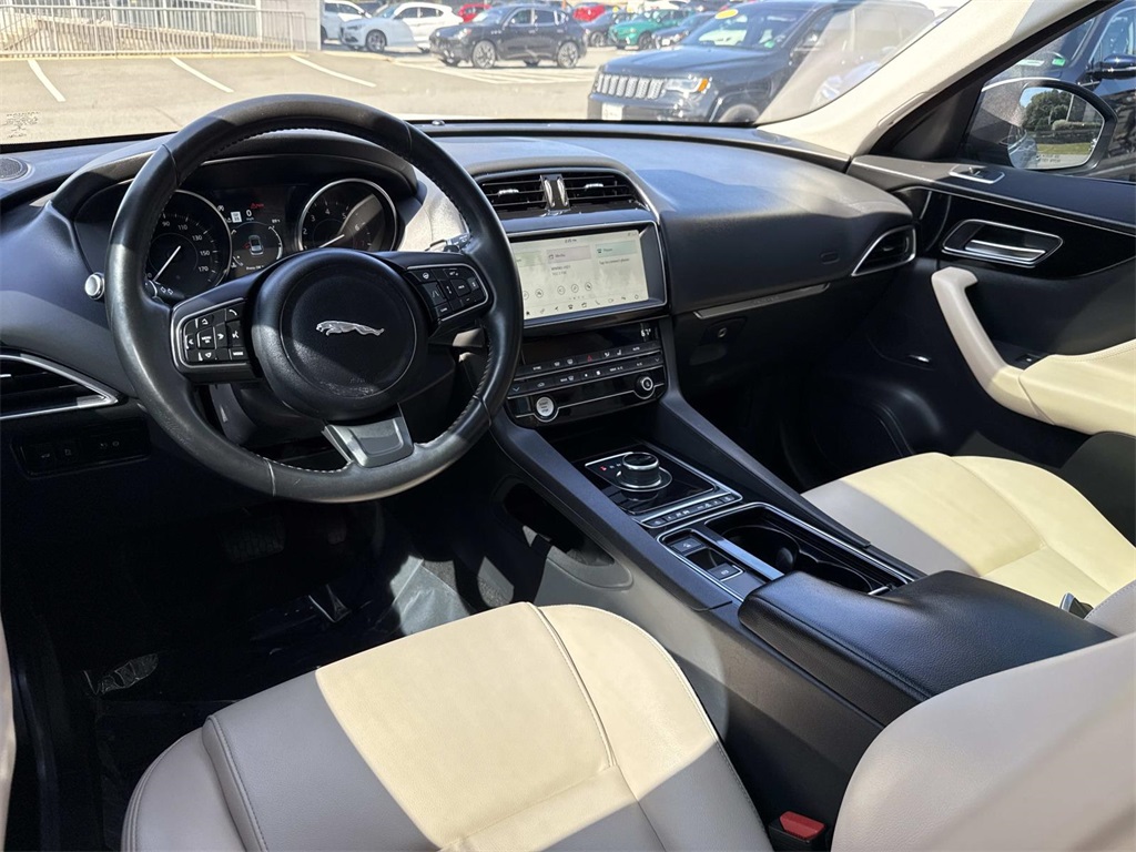 2020 Jaguar F-PACE Premium photo 2