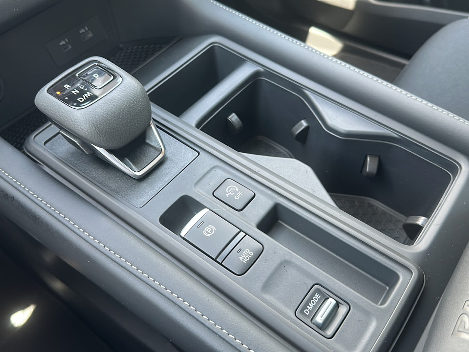 2025 Nissan Pathfinder S photo 12
