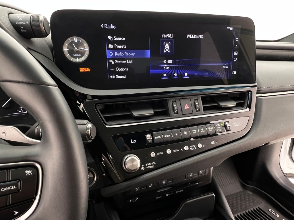 2022 Lexus ES 250 photo 23