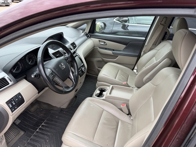 2015 Honda Odyssey Touring photo 4