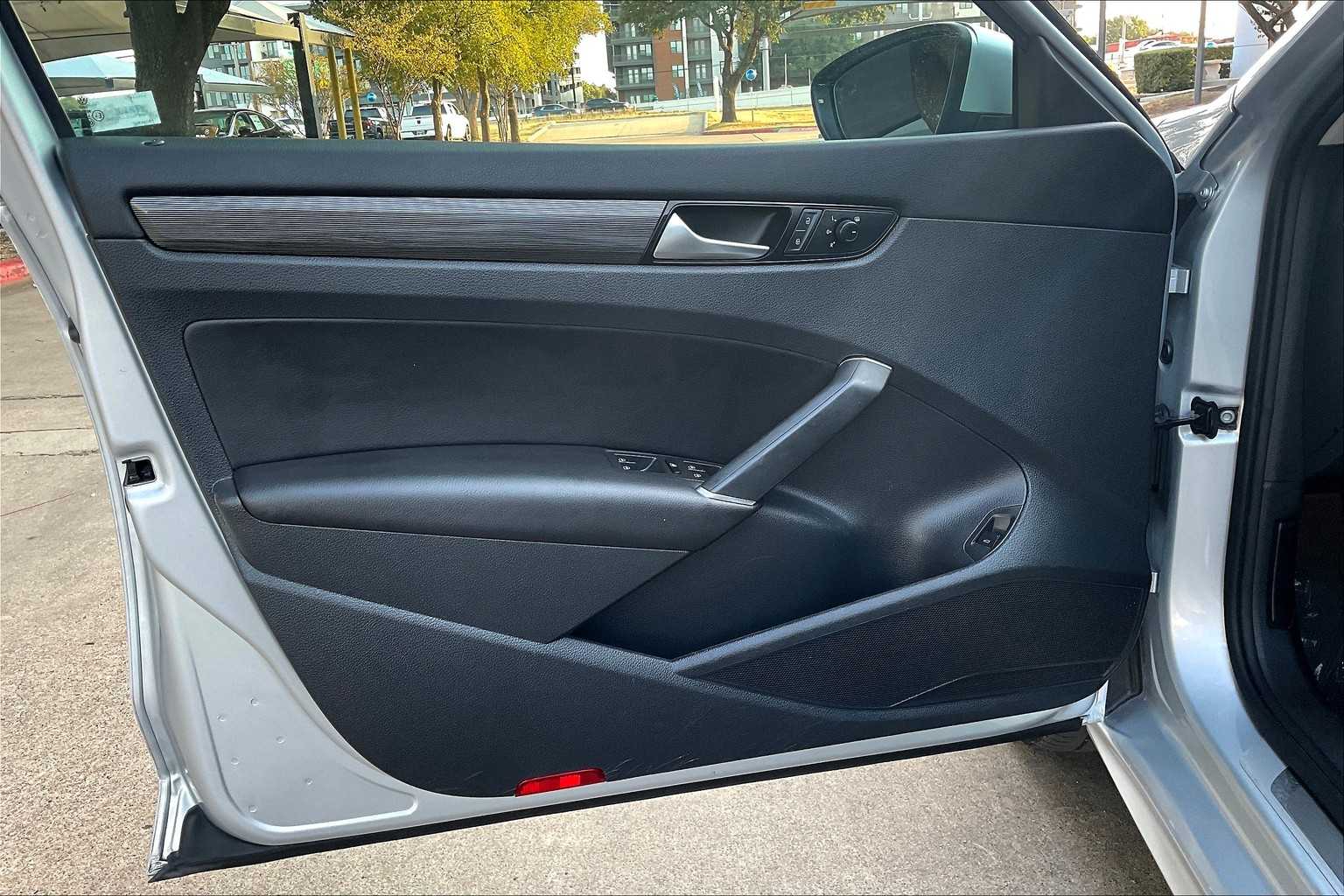 2020 Volkswagen Passat 2.0T R-Line photo 19