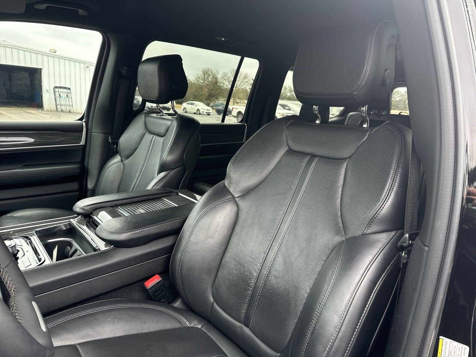 2022 Jeep Wagoneer Series III photo 12