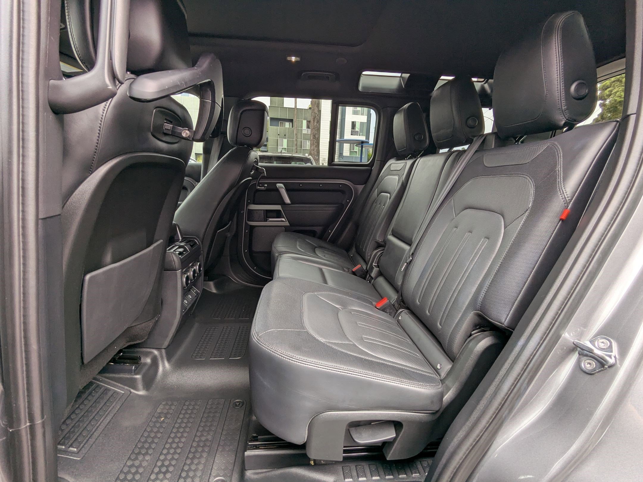 2022 Land Rover Defender X-Dynamic HSE photo 20