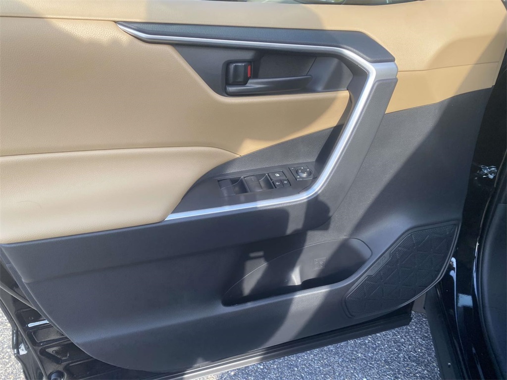 2025 Toyota RAV4 LE photo 13