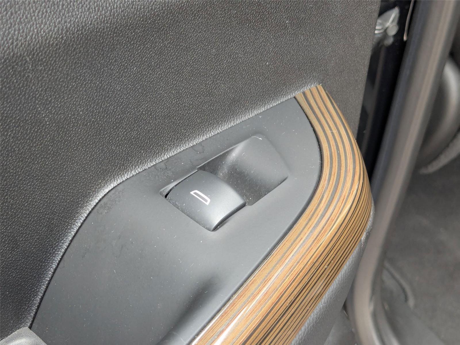 2023 Gmc Acadia SLE photo 25