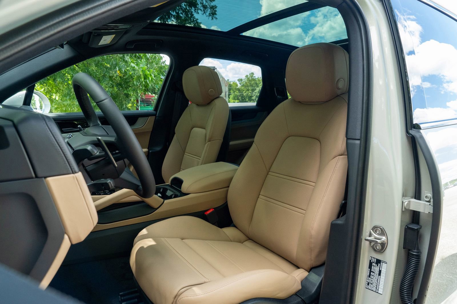 2026 Porsche Cayenne Base photo 5