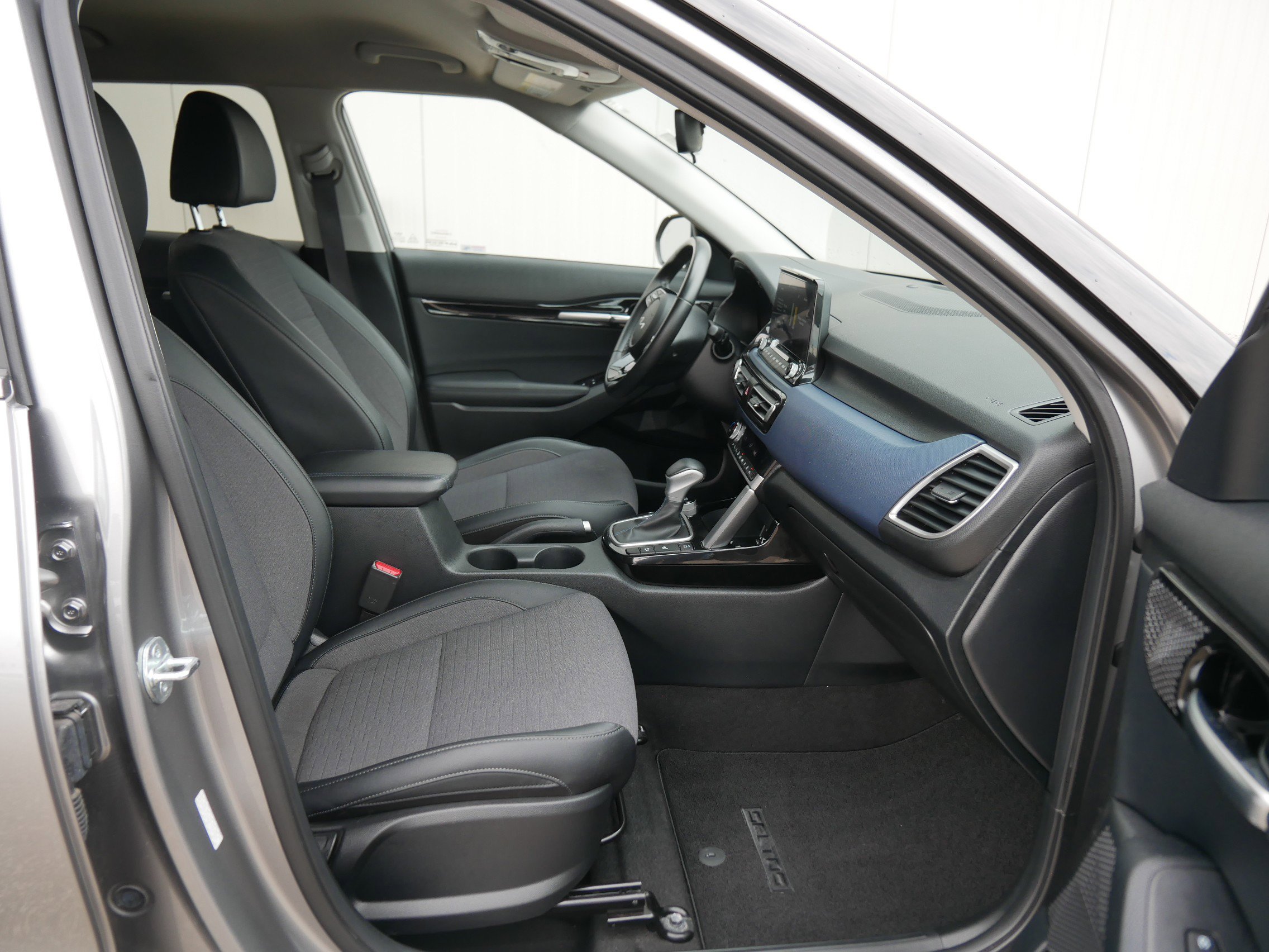 2023 Kia Seltos S photo 14