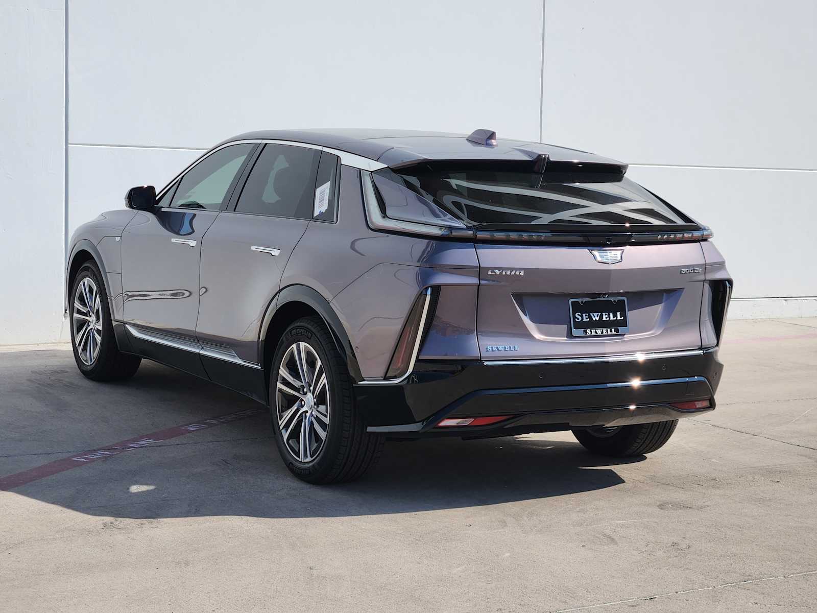 2026 Cadillac Lyriq Luxury photo 2