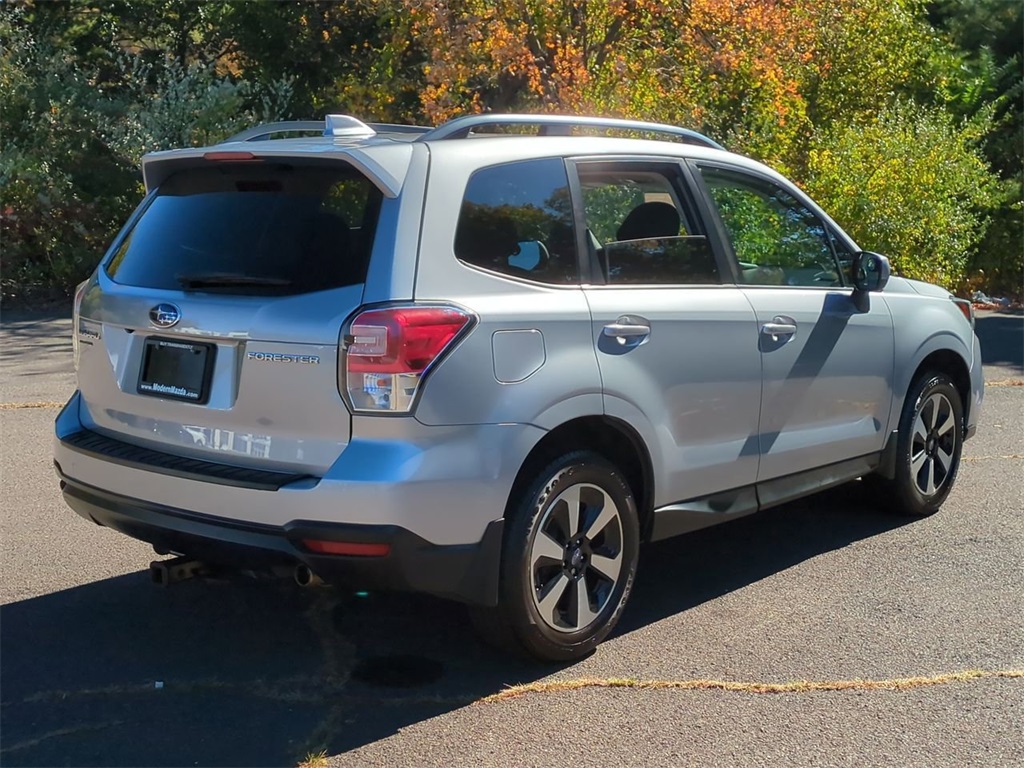 2018 Subaru Forester 2.5i Premium photo 4