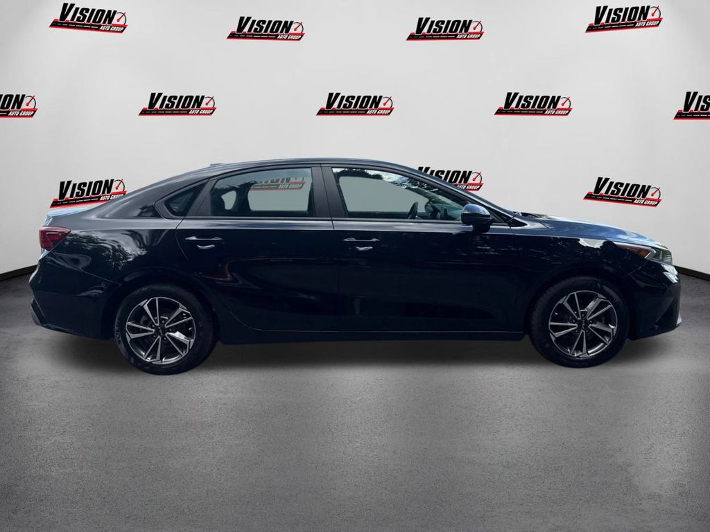 2023 Kia Forte LXS photo 4