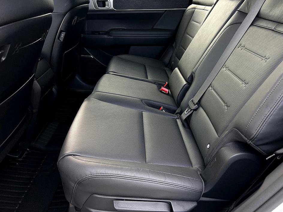 2025 Hyundai Santa Fe Limited photo 6