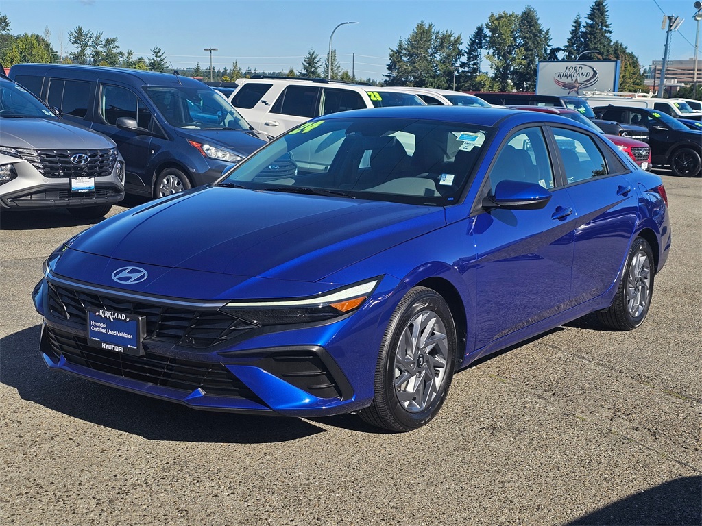 2024 Hyundai Elantra SEL photo 3
