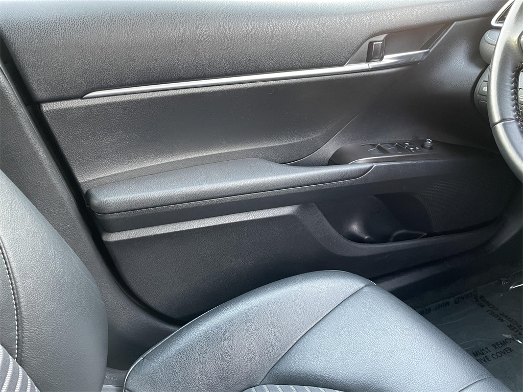 2023 Toyota Camry SE photo 13