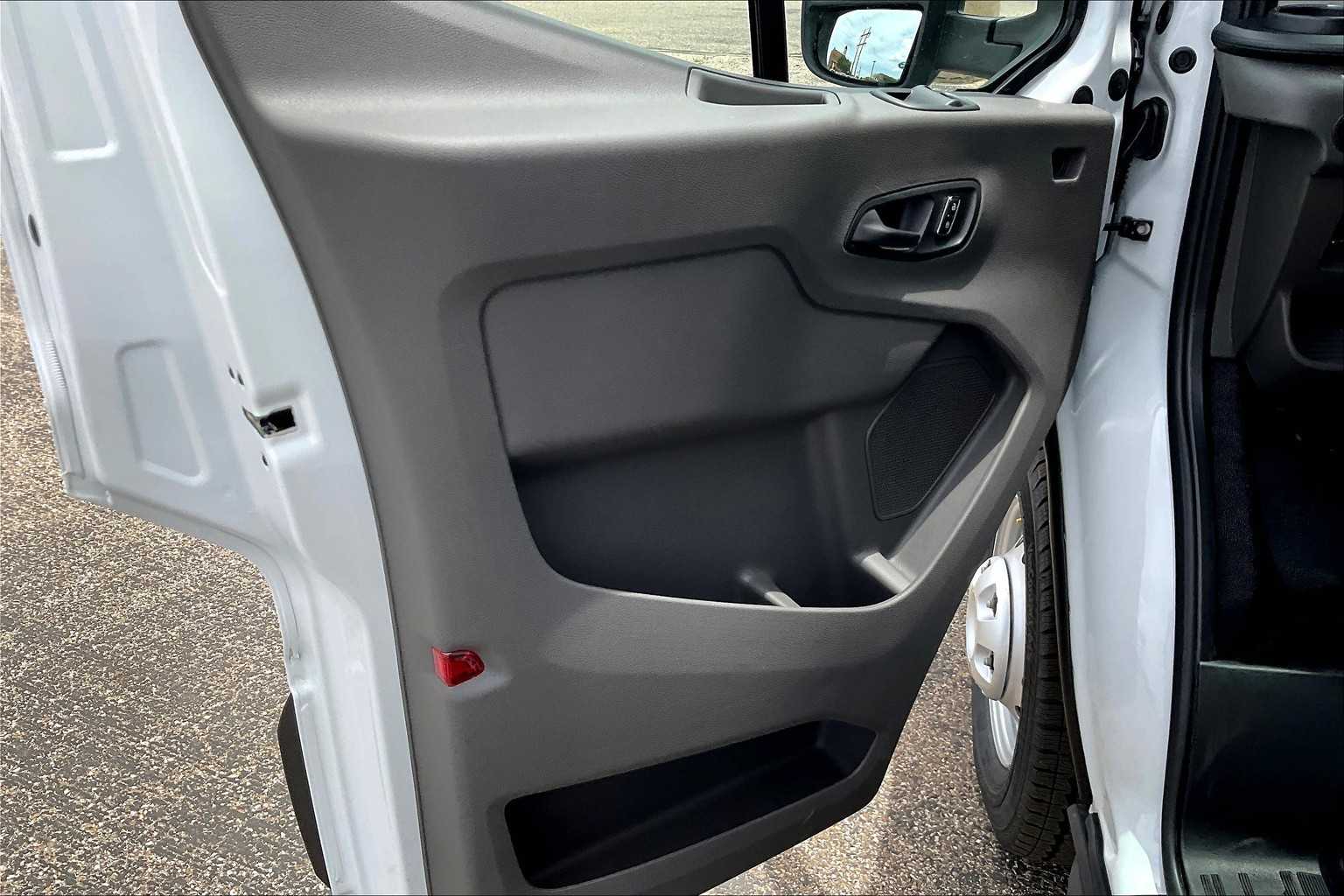 2025 Ford Transit Cargo Van photo 9