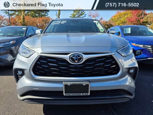 2022 Toyota Highlander XLE photo 2