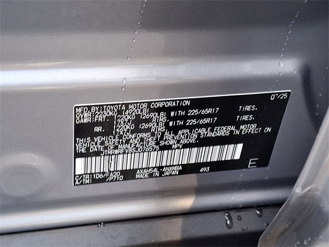 2025 Toyota RAV4 XLE photo 11