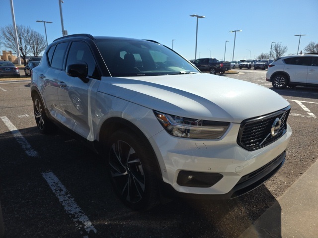 2021 Volvo XC40 R-Design's photo
