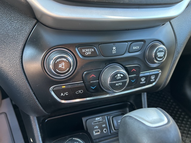 2016 Jeep Cherokee Trailhawk photo 28