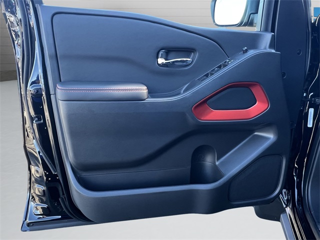 2025 Nissan Frontier PRO-4X photo 11
