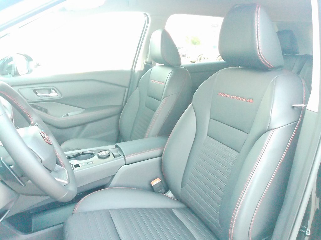 2026 Nissan Rogue SV photo 9