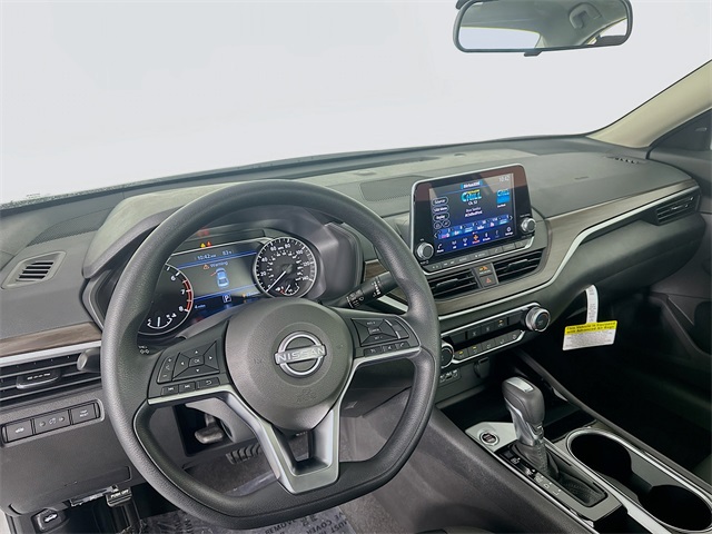 2025 Nissan Altima SV photo 13