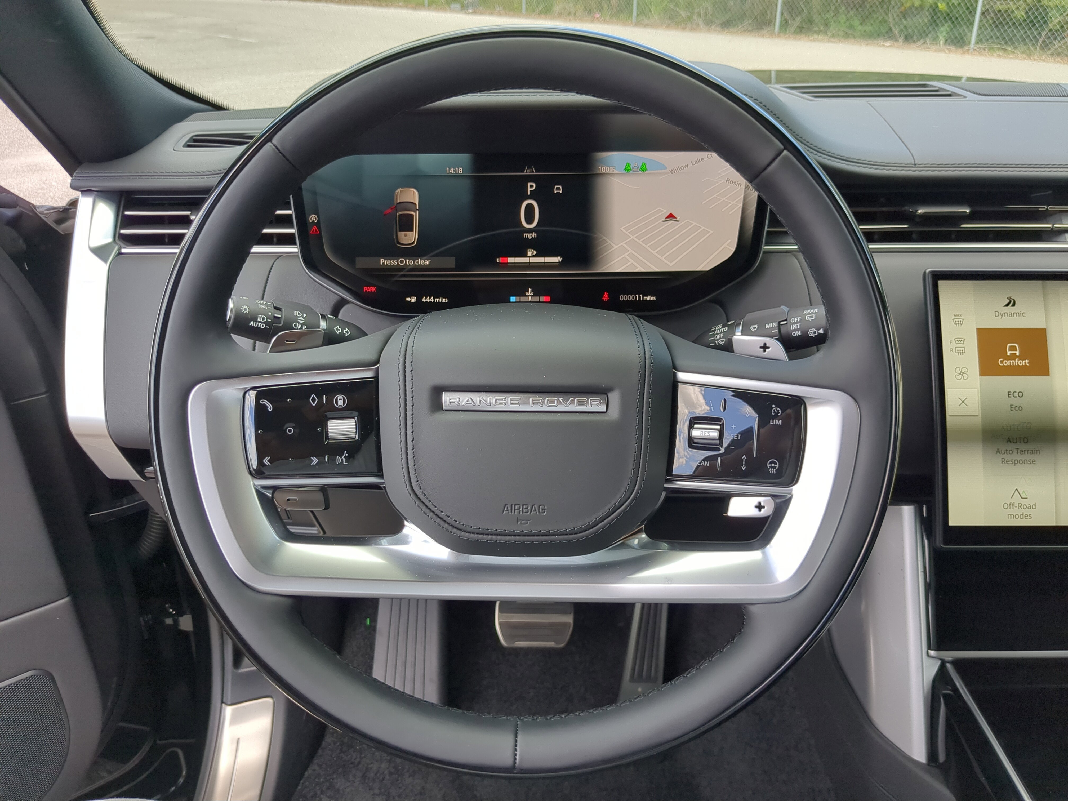 2025 Land Rover Range Rover SE photo 13
