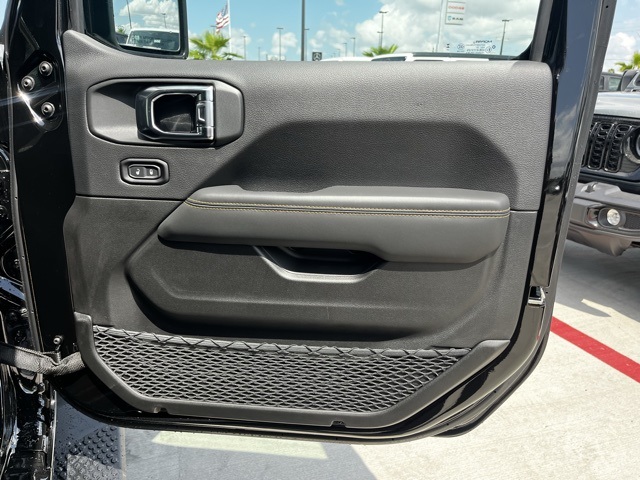 2025 Jeep Wrangler Sahara photo 22