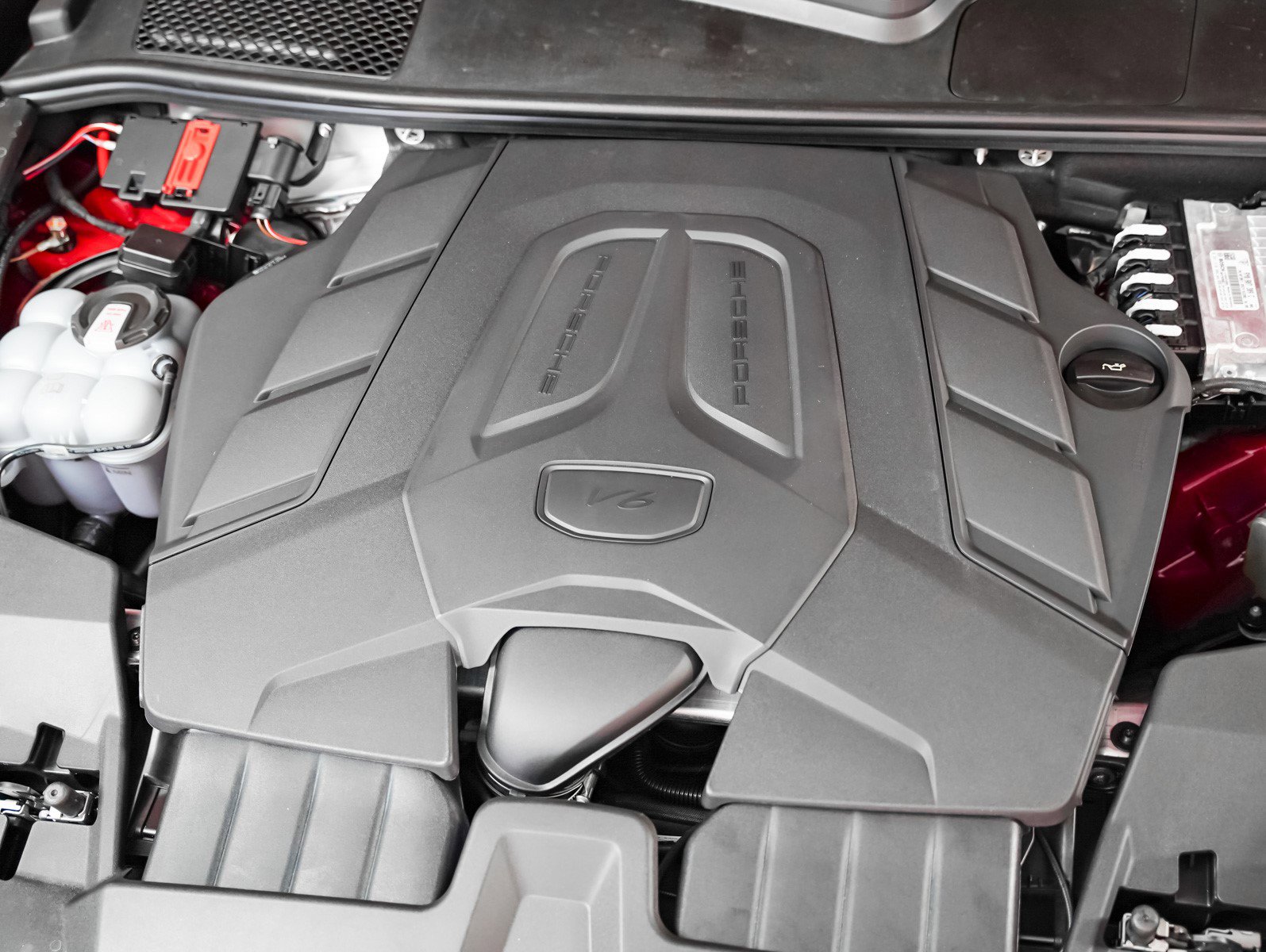 2025 Porsche Cayenne photo 12