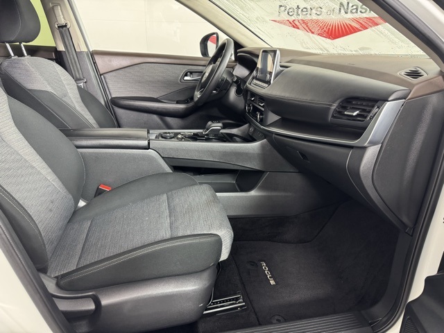 2023 Nissan Rogue SV photo 3