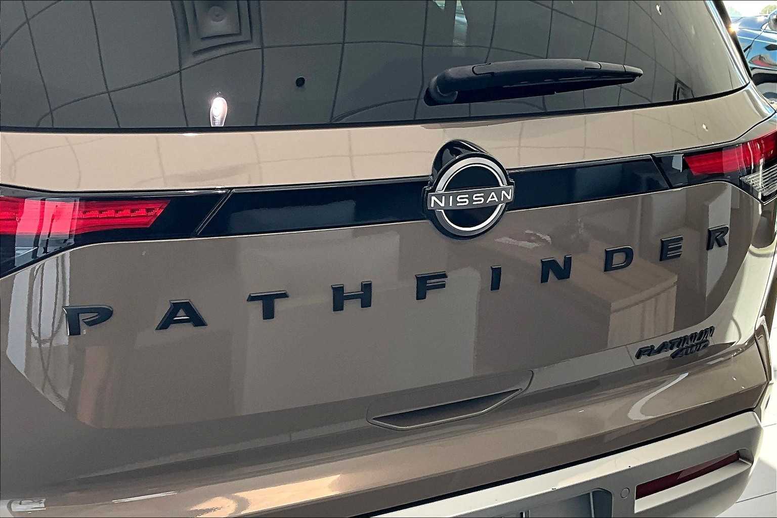 2023 Nissan Pathfinder Platinum photo 55