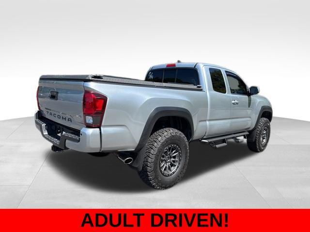 2022 Toyota Tacoma TRD Off-Road photo 3