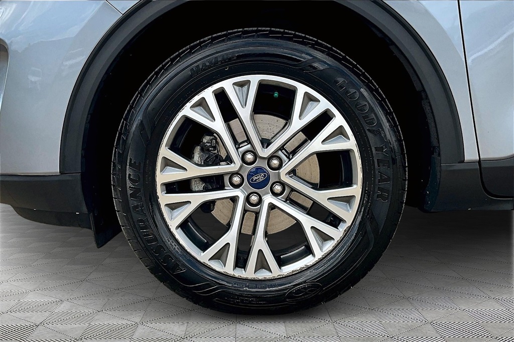 2022 Ford Escape SEL photo 9