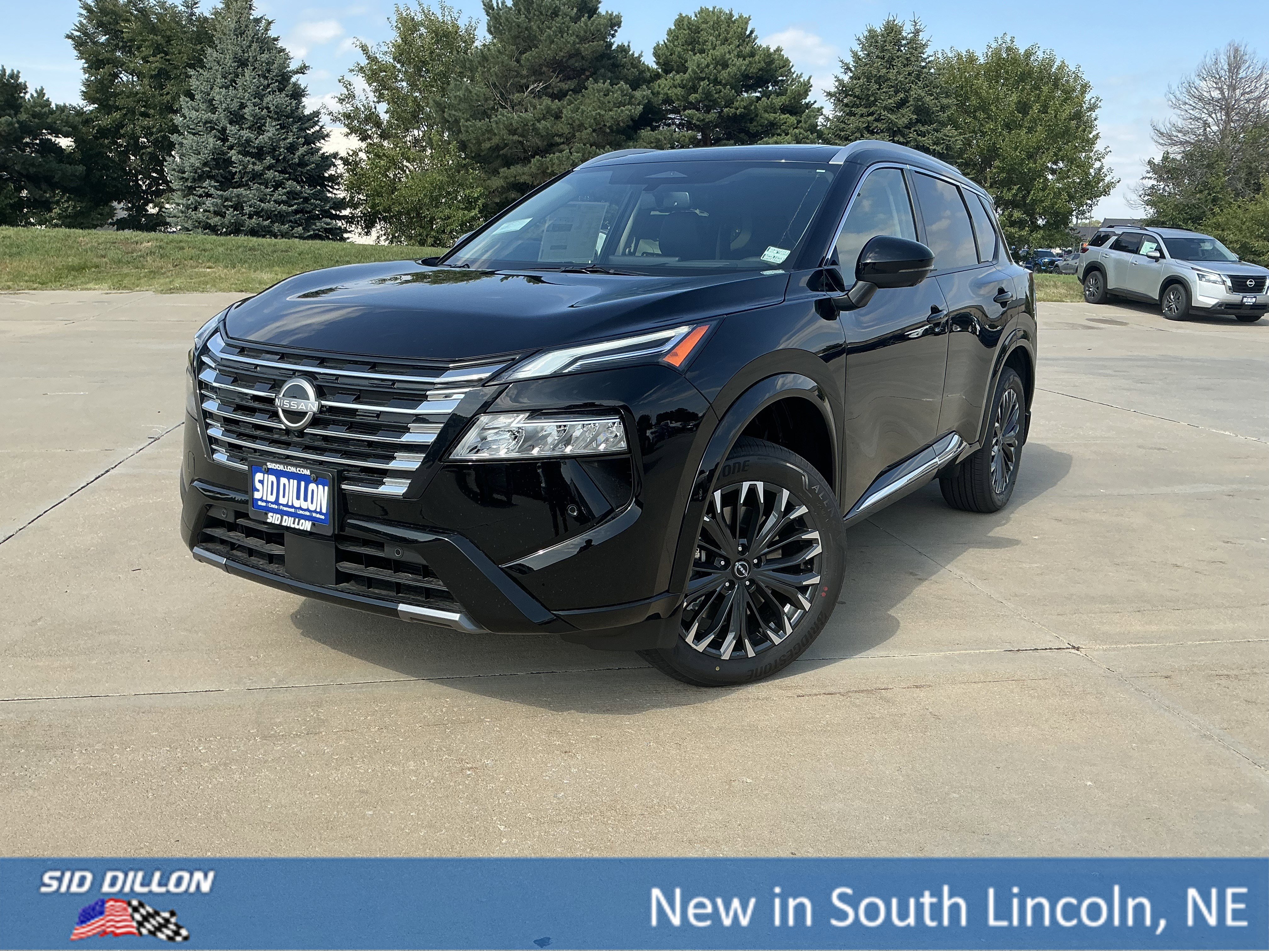 2025 Nissan Rogue Platinum's photo