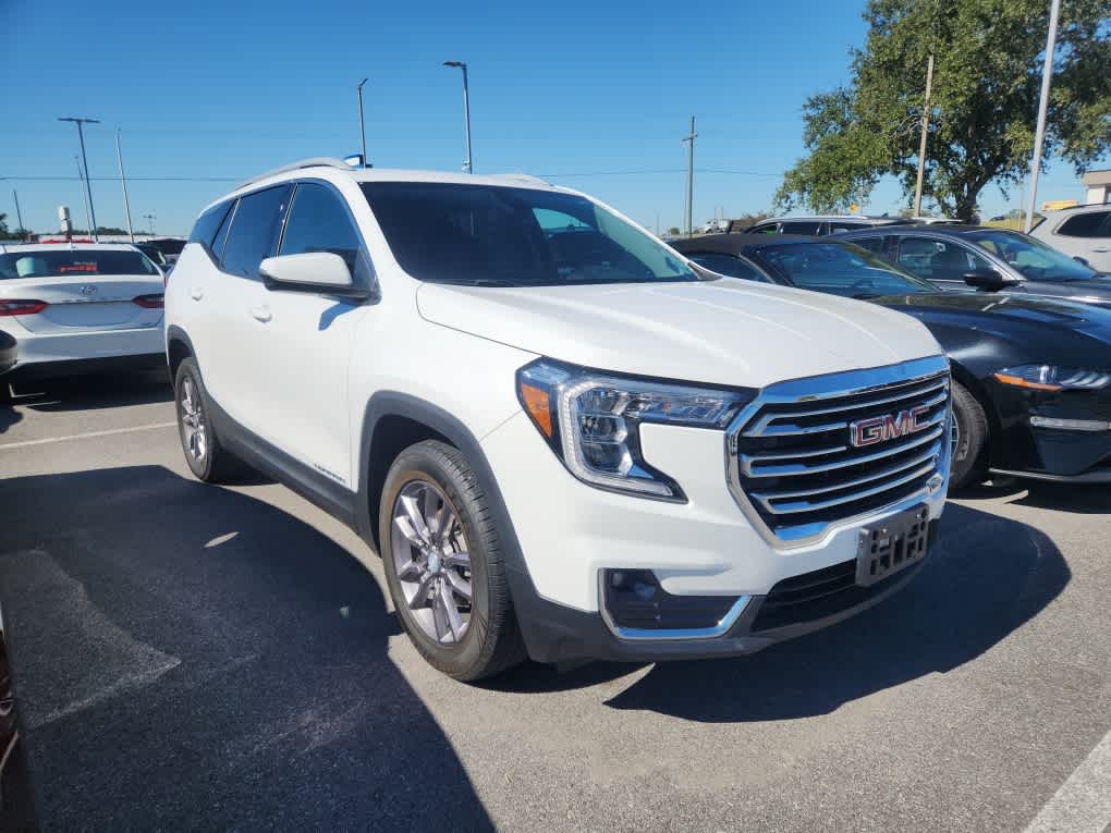 2024 GMC Terrain SLT's photo