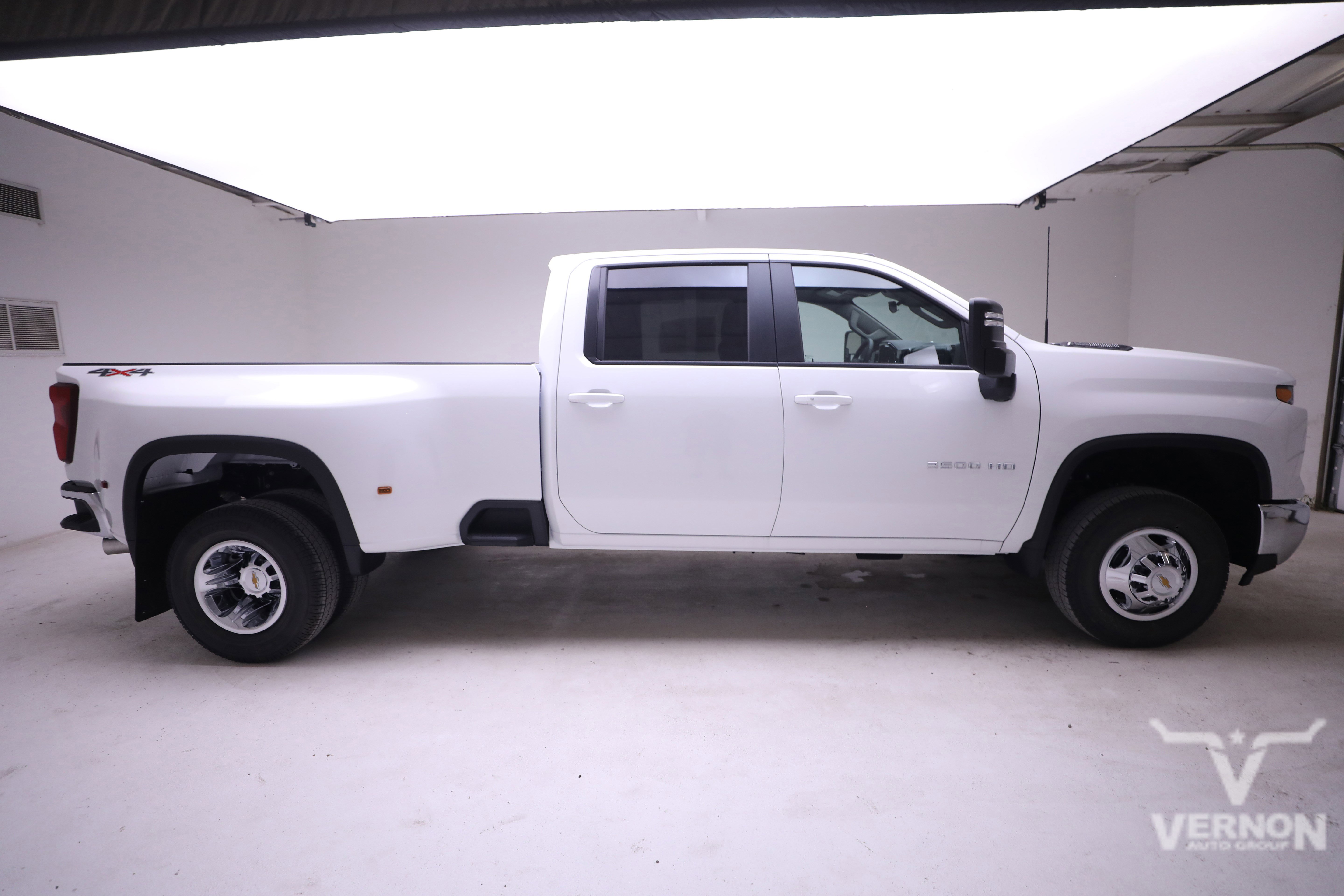 2026 Chevrolet Silverado 3500HD LT photo 3