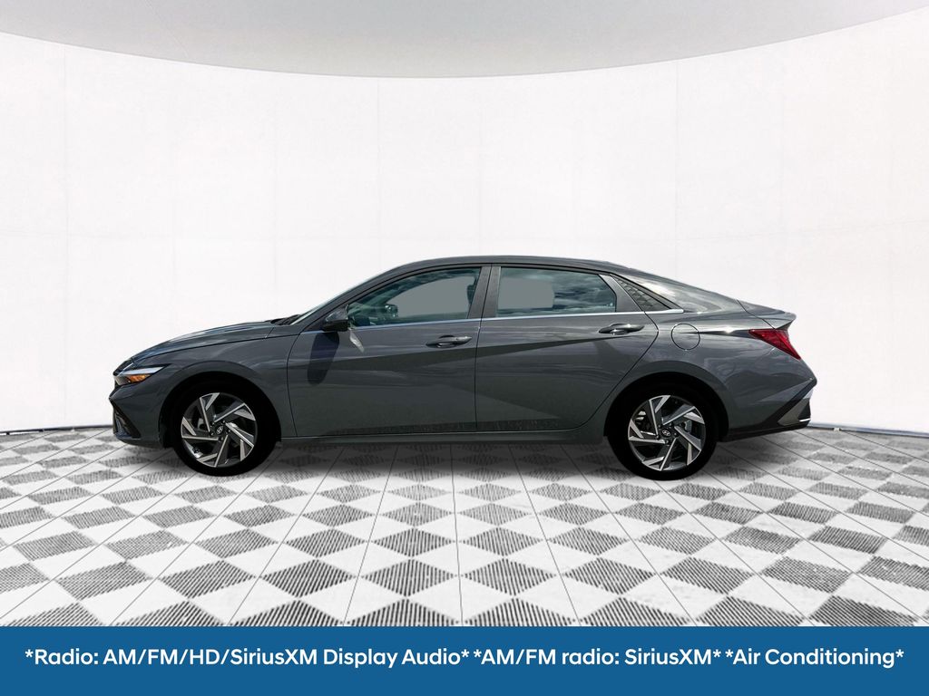 2025 Hyundai Elantra SEL Convenience photo 3