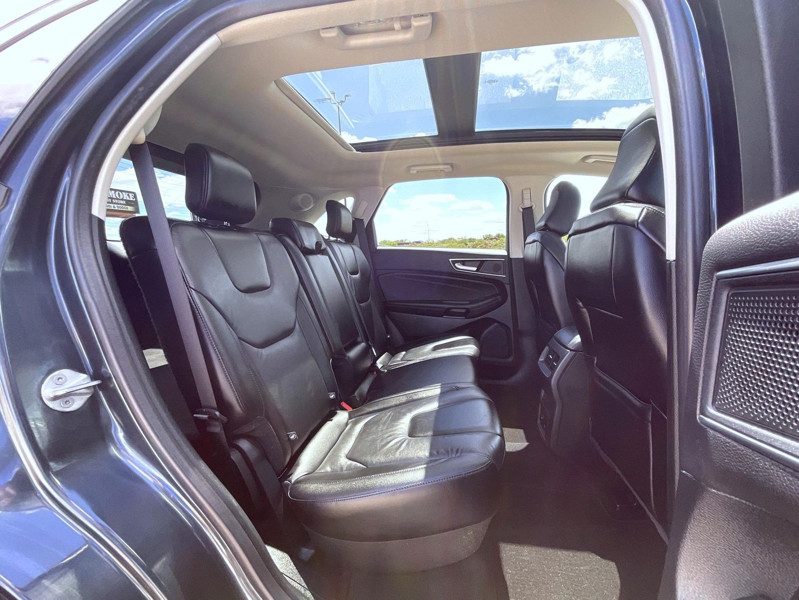 2022 Ford Edge Titanium photo 17